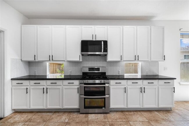 Building Photo - 9801 Sunnycoast Ln