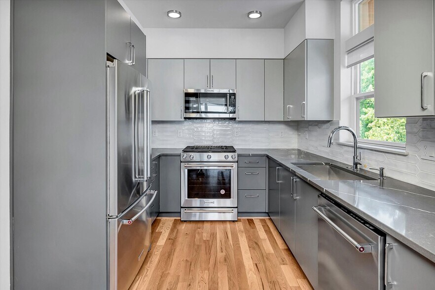 Building Photo - 3219 Fuhrman Ave E
