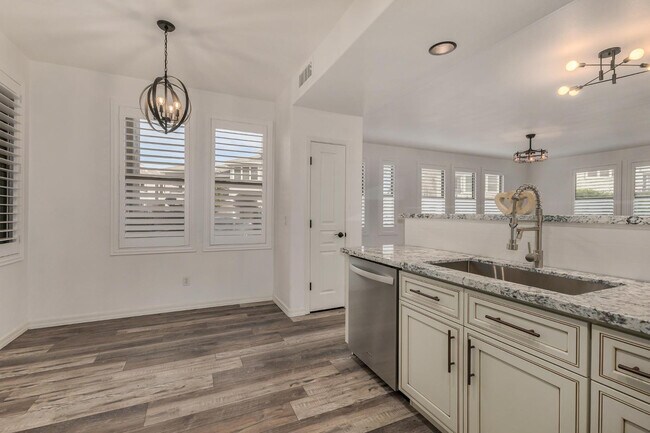 Building Photo - 15221 N Clubgate Dr