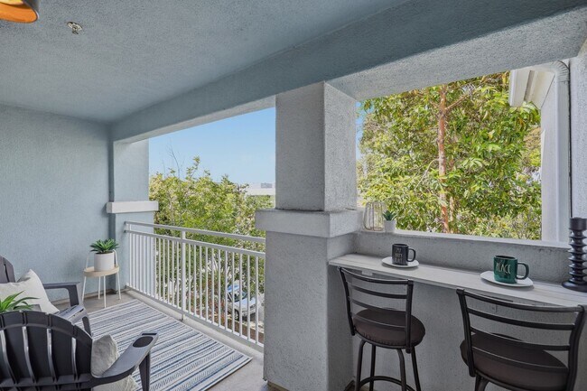 Building Photo - Point Loma, "The Bay" 2 bed 2 Bath Townhome now available! Amazing amenities, don't miss out