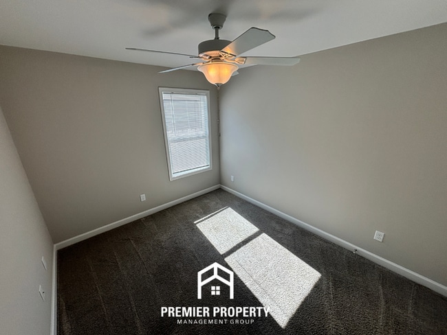 Building Photo - Spacious 4BR Home Near Tuscaloosa w/ 2-Car Garage, Covered Patio & Fenced Yard