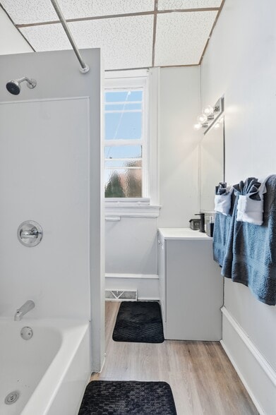 Building Photo - 2711 Allen Ave