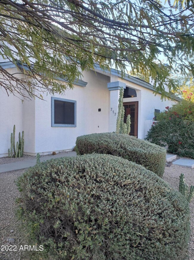 Building Photo - 717 E Sack Dr