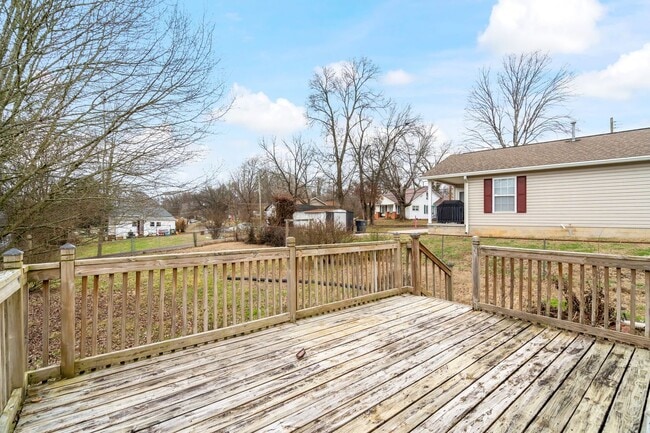 Building Photo - 153 Yankee St