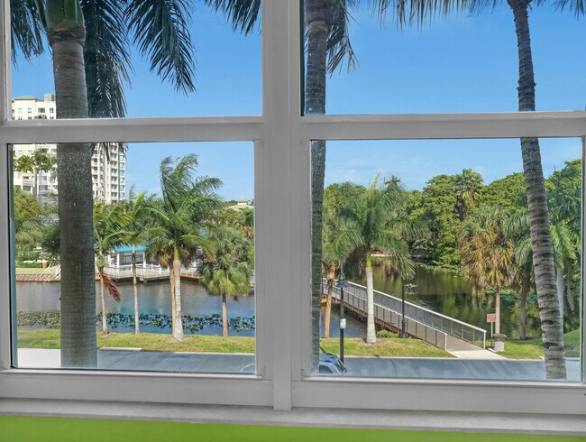 Building Photo - 700 E Boynton Beach Blvd