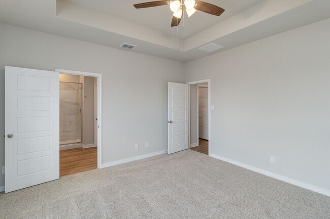 Building Photo - Brand New Luxury Duplex Available Today