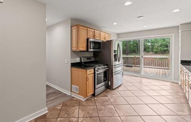 Building Photo - MULTI-LEVEL CONTEMPORARY HOME NEAR THE SALUDA RIVER