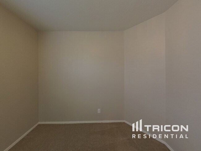 Building Photo - 17030 N Rosemont St