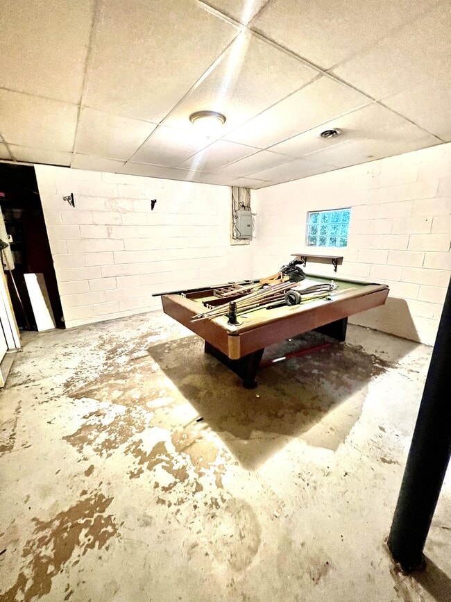 Building Photo - 1063 Charles Ave