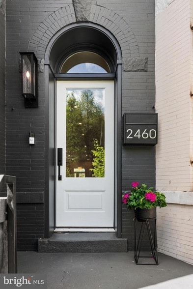 Building Photo - 2460 Ontario Rd NW