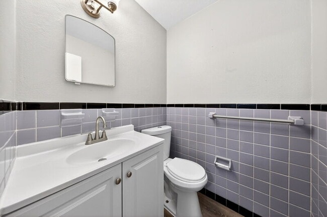 Building Photo - 9475 Yorktown Dr