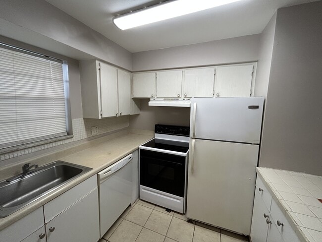 Primary Photo - 6505 Winfield Blvd