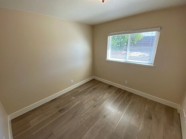 Building Photo - Charming 3 Bedroom 2 Bath Home in Rosemont Open House Thursday July 23rd 3:00-3:30 PM