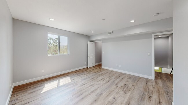 Building Photo - 5654 Elmer Ave