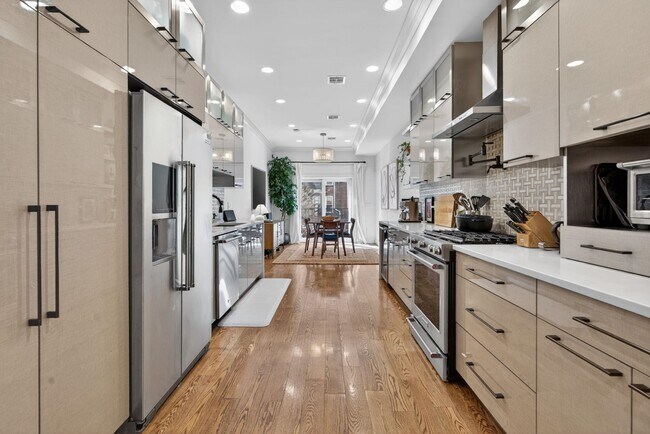Building Photo - 926 Park Ave