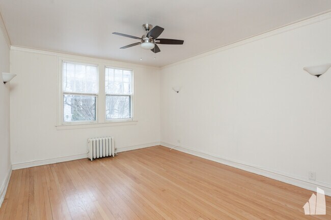 Building Photo - 1824 N Lincoln Park W