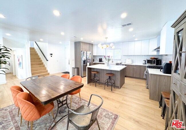 Building Photo - 4327 Cezanne Ave