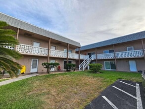 Building Photo - Cocoa Beach Condo