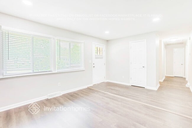 Building Photo - 3237 Tulip Dr