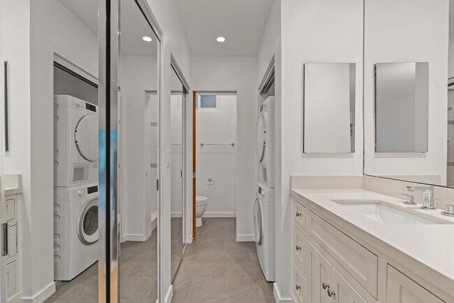 Building Photo - Fully remodeled 2BR/2BA Condo in prime West Hollywood!