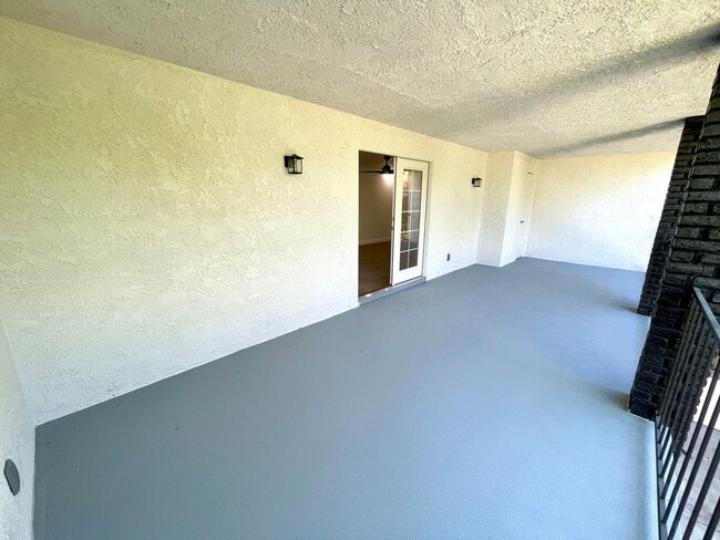 Building Photo - Gorgeous 2-Story Home with Golf Course Views and Modern Amenities!