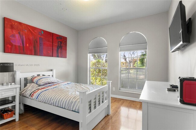 Building Photo - 3815 Oak Ridge Cir