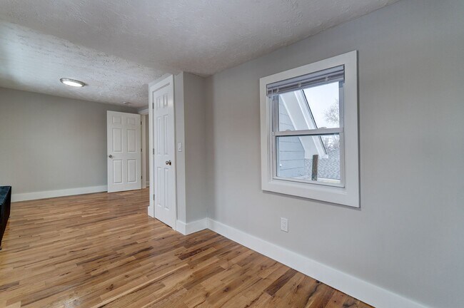 Building Photo - Newly Renovated Single Family available Now!