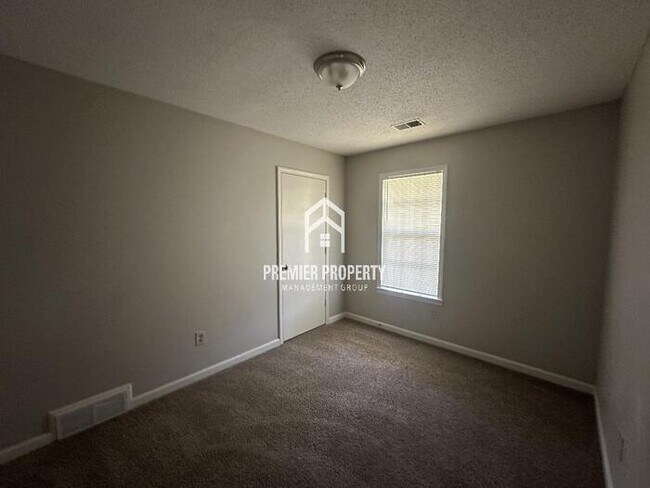 Building Photo - 2222 Tulip Trail Cove