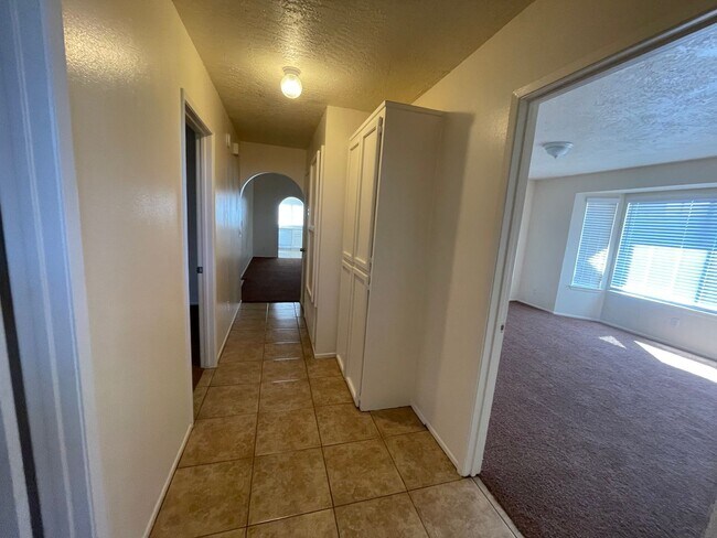 Building Photo - Hesperia-Refurbished- 3 Bedrooms, 2 Bathro...