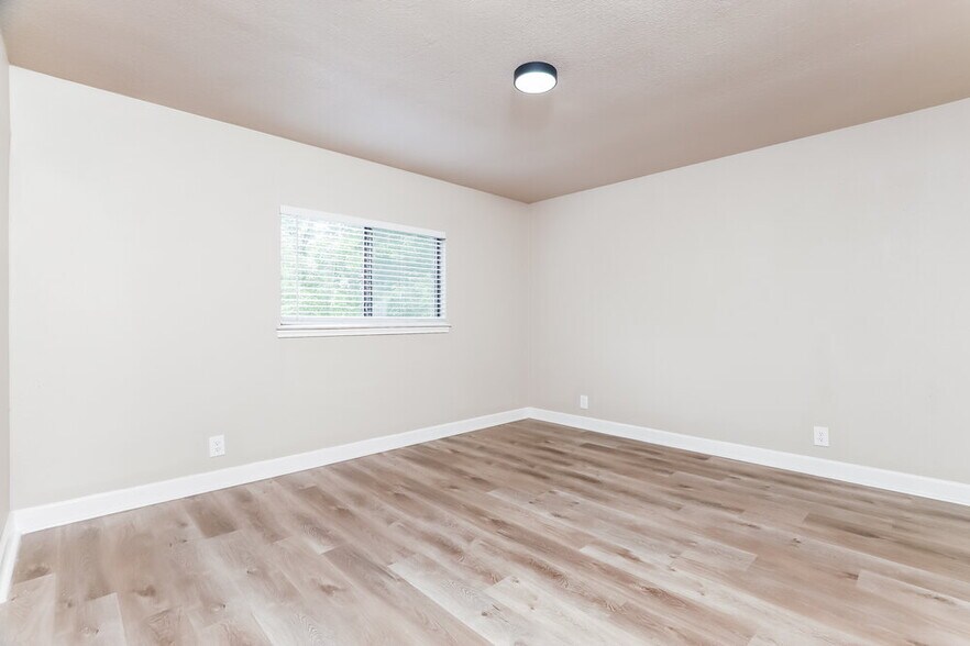 Building Photo - 8106 Hoovers Bend