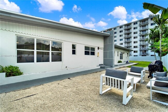 Building Photo - 1236 NE 109th St