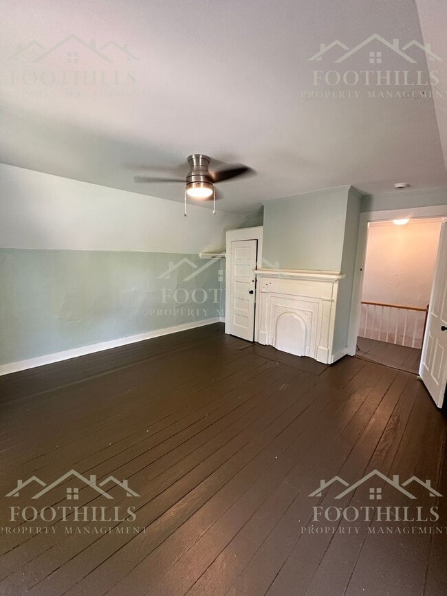 Building Photo - Charming 4-Bedroom Single Family House Nea...