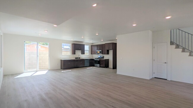 Building Photo - 15120 Logos Ct