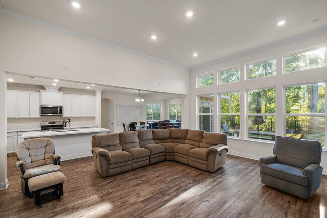 Building Photo - 296 Symphony Way