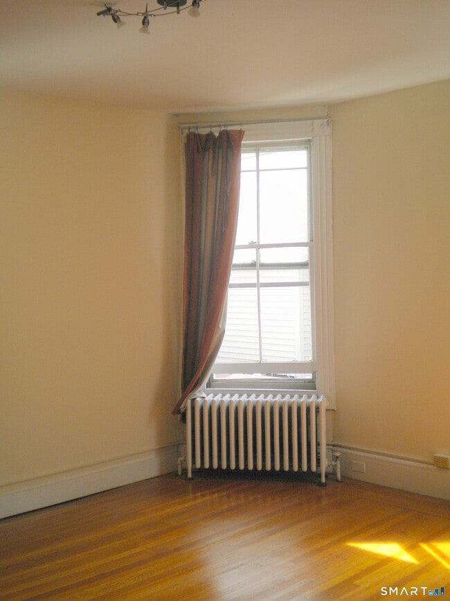 Building Photo - 382 Whitney Ave