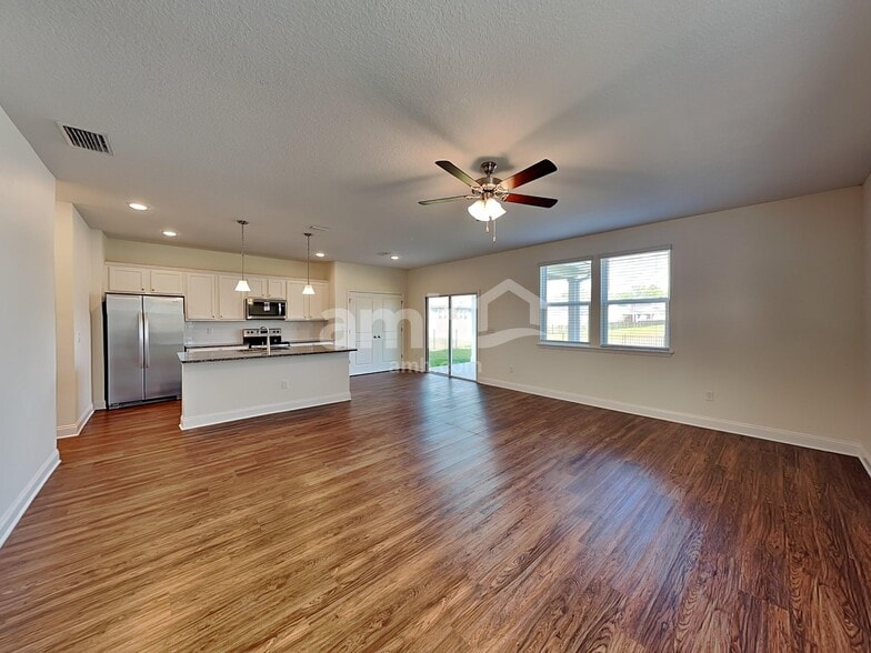 Building Photo - 118 Olivewood Pl