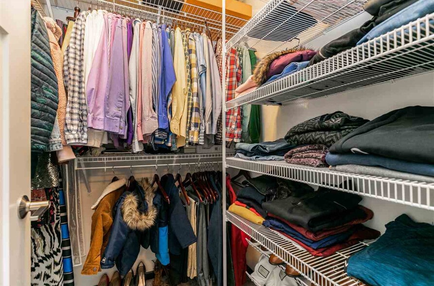Primary walk-in closet - 442 Watts Ct