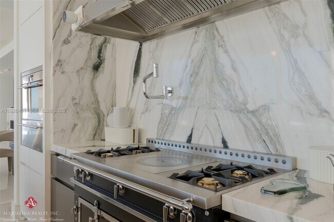 Building Photo - 17975 Collins Ave