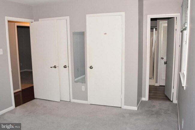 Building Photo - 936 Longfellow Ct