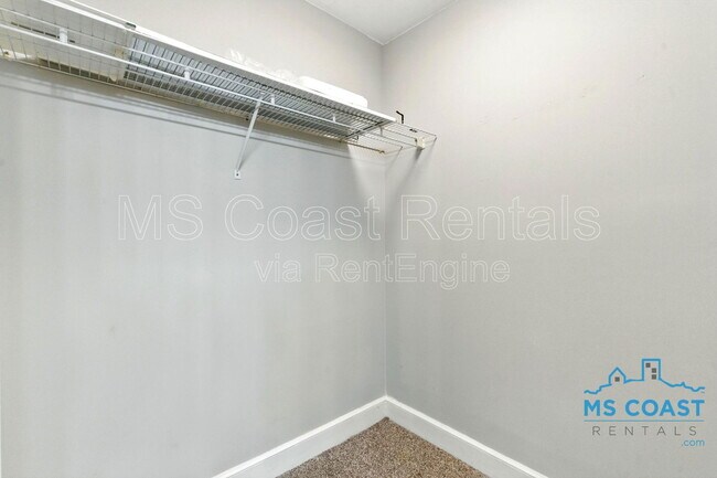 Building Photo - 11360 Creek Dr