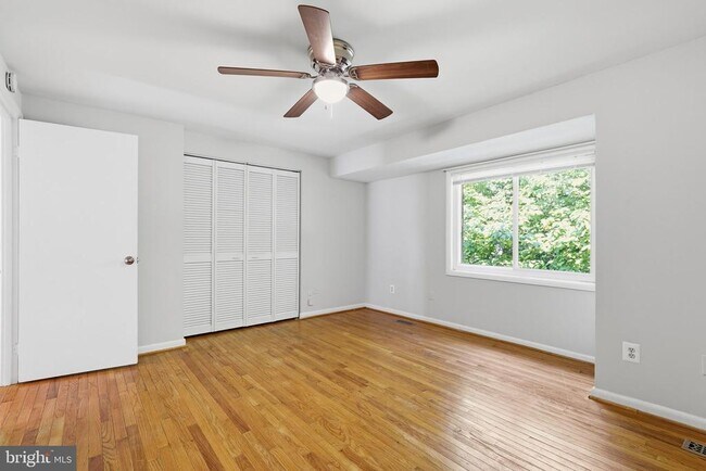 Building Photo - 1204 Brethour Ct