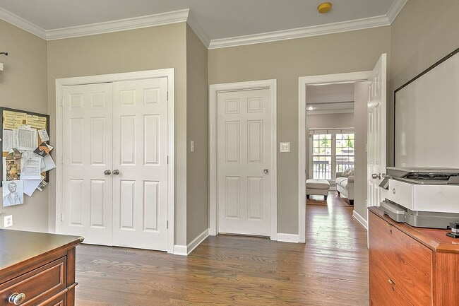 Building Photo - 9 Wayland Ct