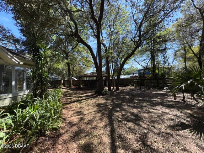 Building Photo - 190 Hidden Hills Dr