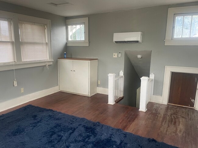 Building Photo - 223 S Phoenix Ave