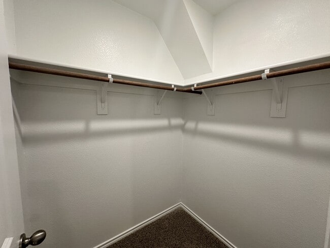 Building Photo - 634 White Ash Dr