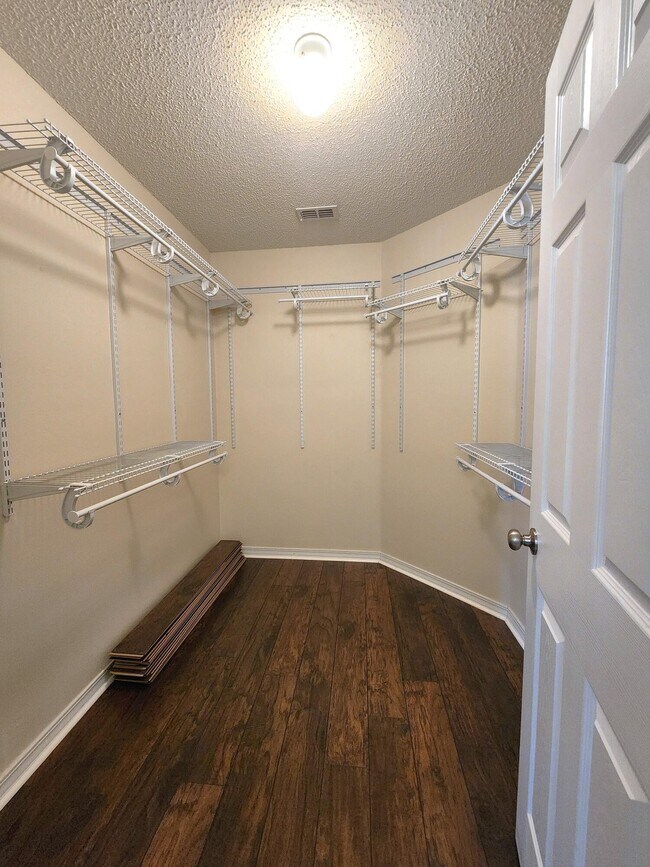 Building Photo - 316 Egan Dr
