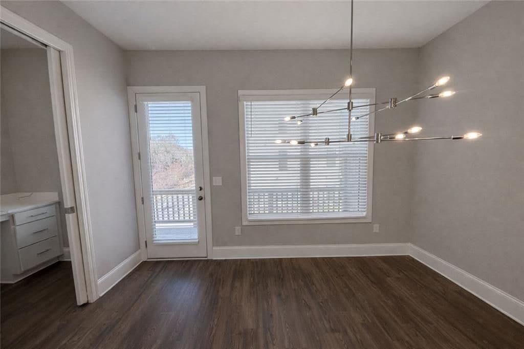 Building Photo - 1375 Walking Wy