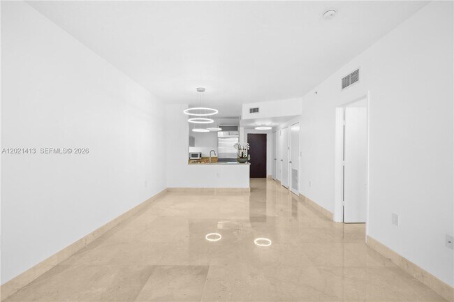 Building Photo - 16275 Collins Ave