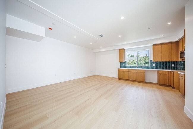 Building Photo - 1063 S Corning St