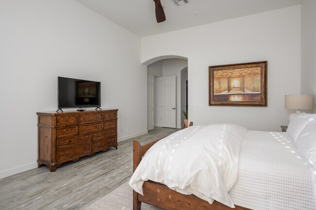 Building Photo - 14705 Canyon Dr
